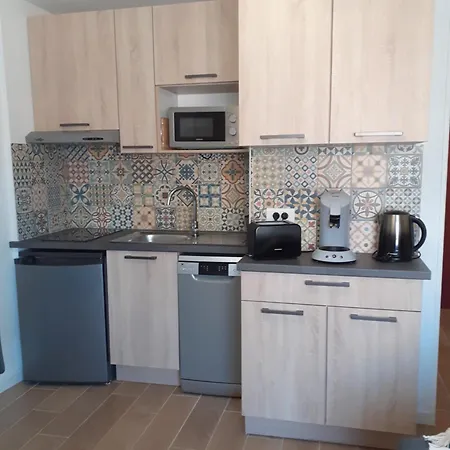 Apartament Climatise Avec Place De Parking Et Classe 2 Etoiles A La Faviere